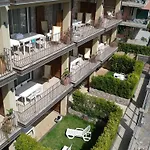 Oasis Aparthotel 4*