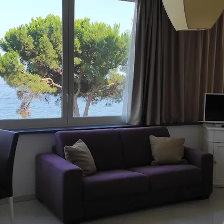 Oasis Aparthotel 4*