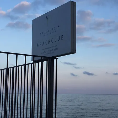 アパートホテル Oasis タオルミーナ