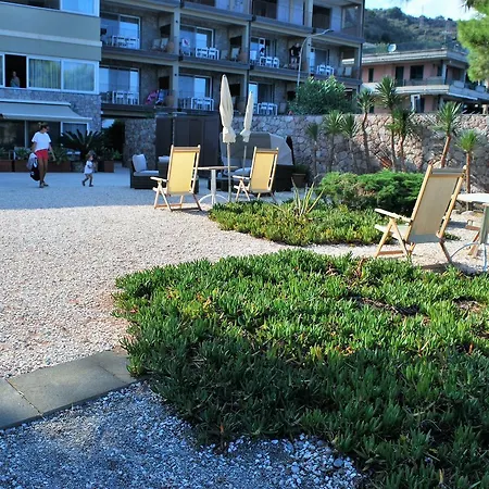 Aparthotel Oasis 4*